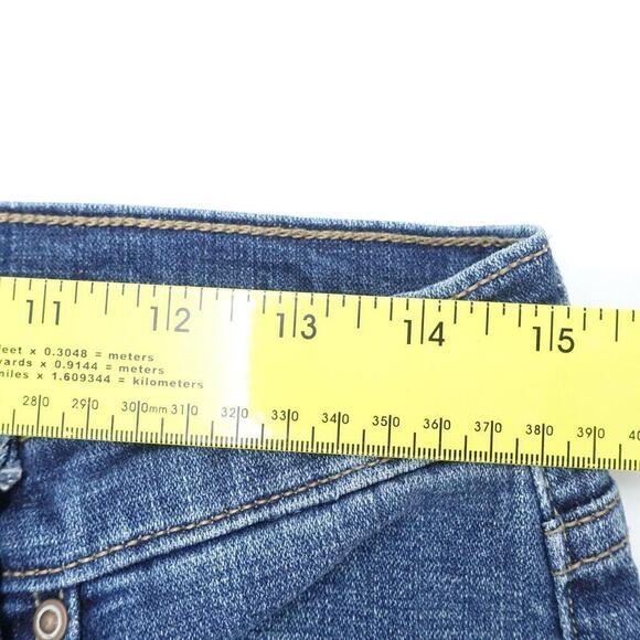 Levi's Boyfriend Jeans Women's 6P Medium Blue Denim Cotton Straight Leg Zip Fly - Picture 4 of 10